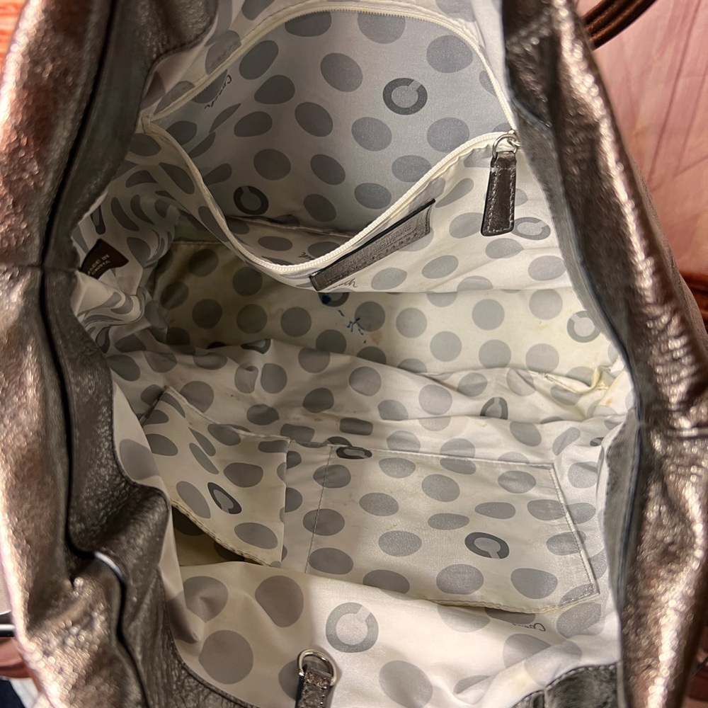Coach Julia Perry Op Art tote bag in bronze metallic leather. Beautiful 🤩 - Picture 4 of 13